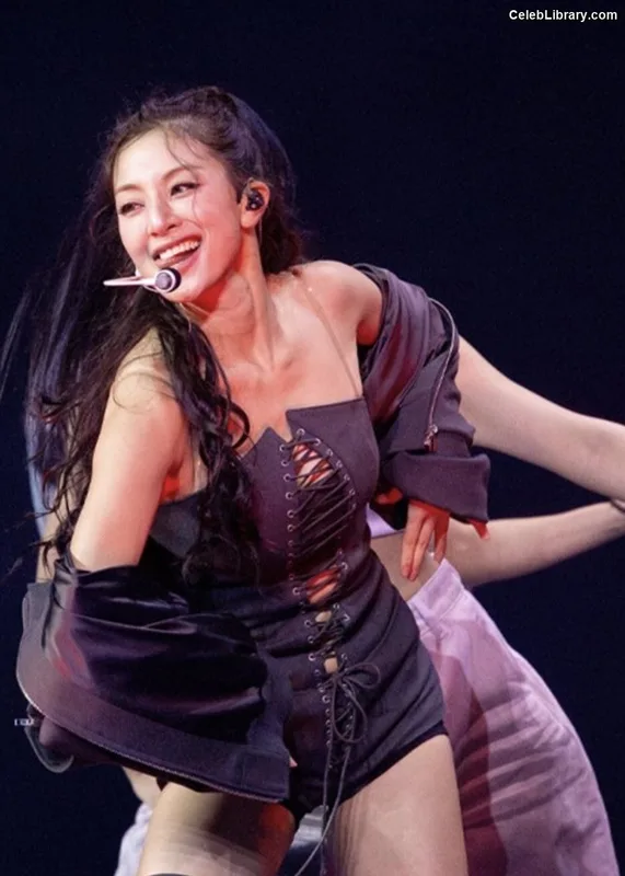 Jihyo (TWICE) photo 17 of 1325