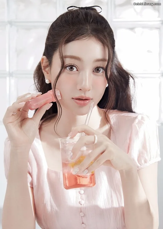 Jihyo (TWICE) photo 22 of 1325