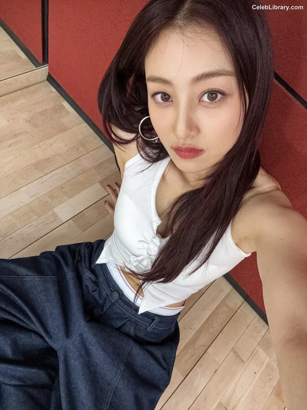 Jihyo (TWICE) photo 2 of 1325