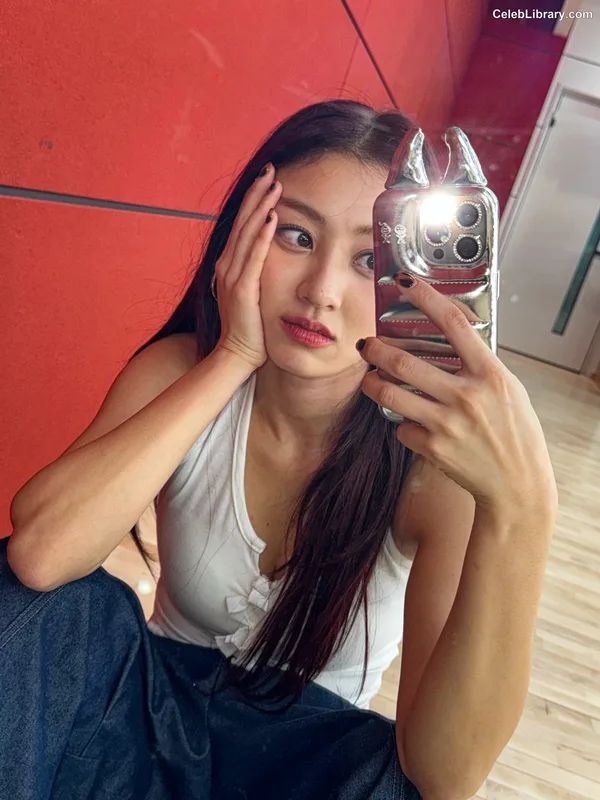 Jihyo (TWICE) photo 3 of 1325