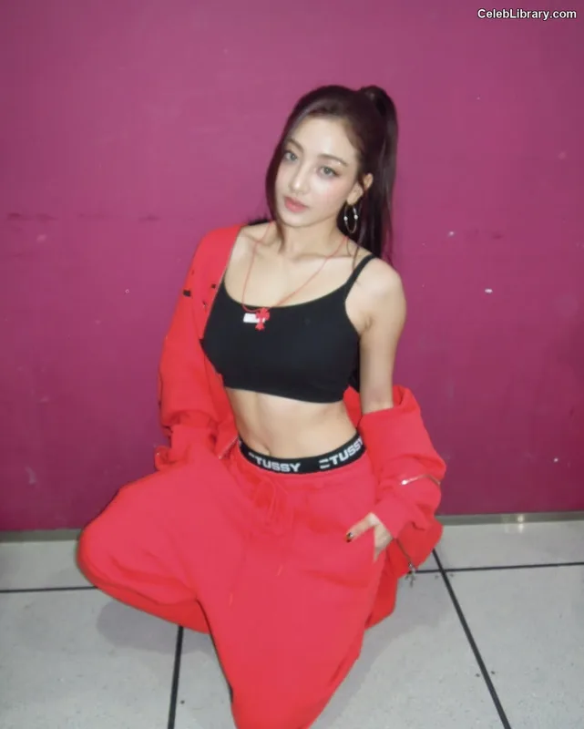 Jihyo (TWICE) photo 22 of 1325