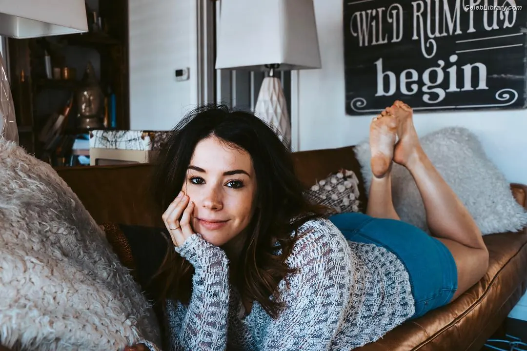 Jillian Rose Reed photo 5 of 239