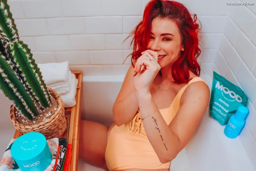 Jillian Rose Reed photo 10 of 239