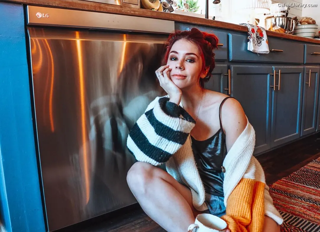 Jillian Rose Reed photo 15 of 239