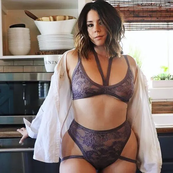 Jillian Rose Reed photo 17 of 239