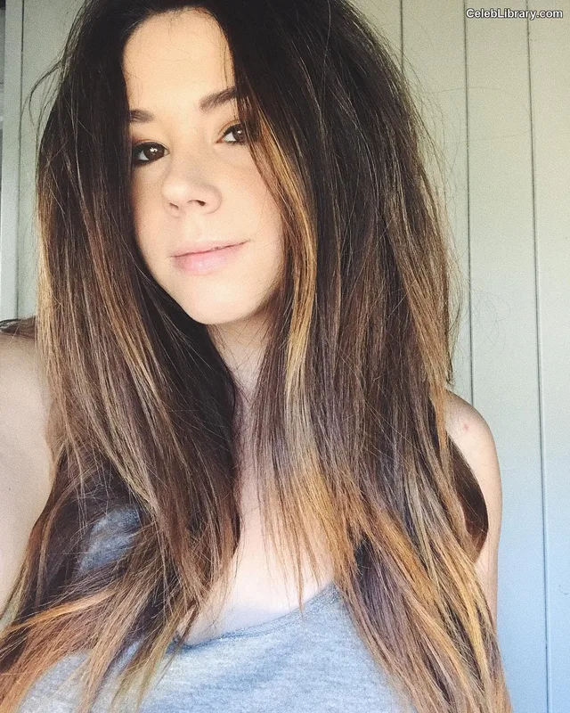 Jillian Rose Reed photo 2 of 240