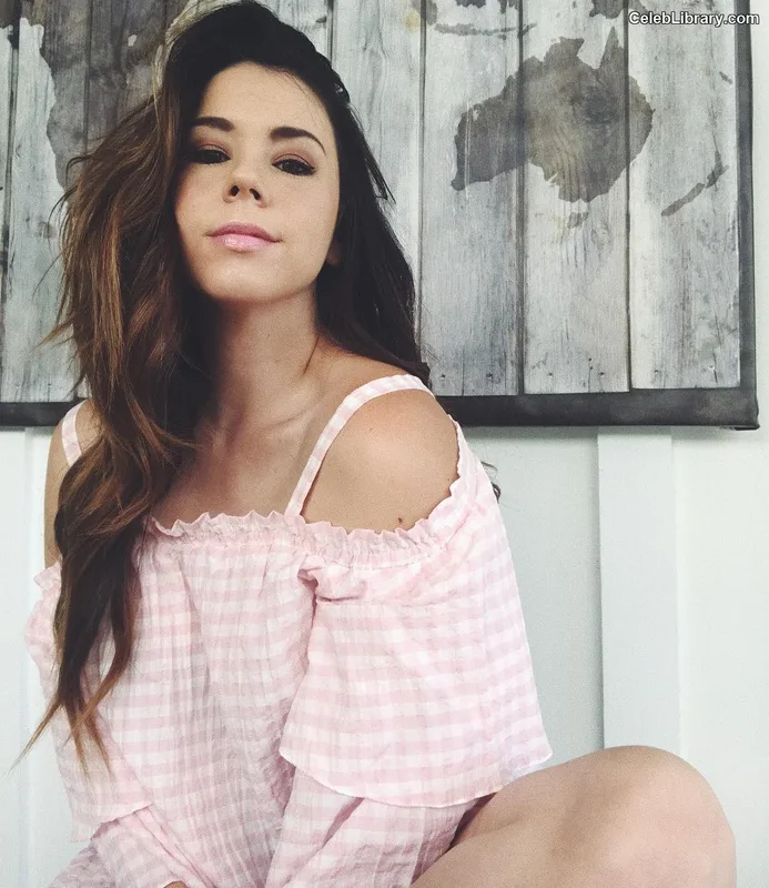 Jillian Rose Reed photo 4 of 240