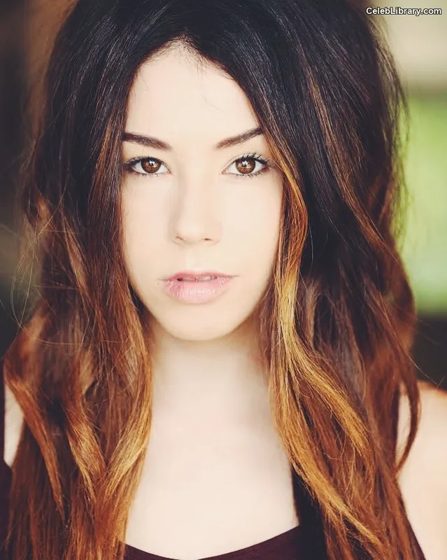 Jillian Rose Reed photo 7 of 240