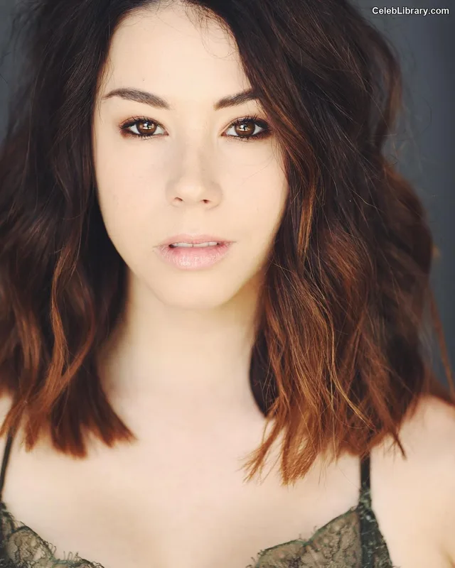 Jillian Rose Reed photo 9 of 240