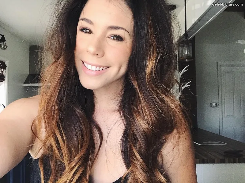 Jillian Rose Reed photo 15 of 240