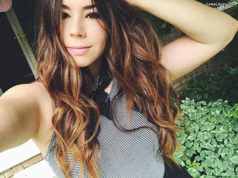 Jillian Rose Reed photo 17 of 240