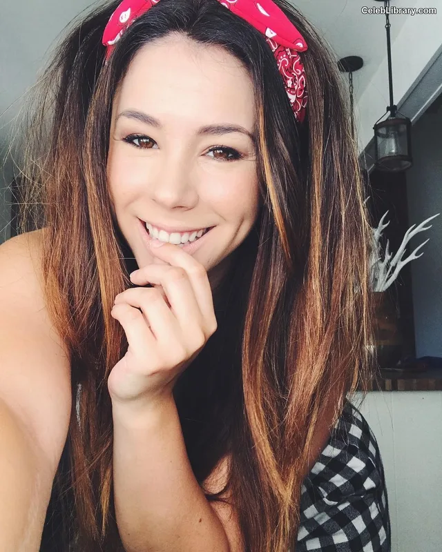 Jillian Rose Reed photo 23 of 240