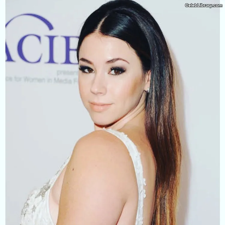 Jillian Rose Reed photo 4 of 240