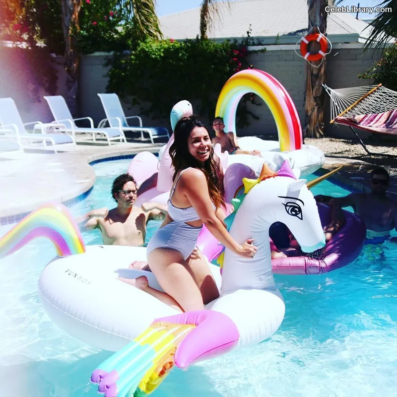Jillian Rose Reed photo 8 of 240