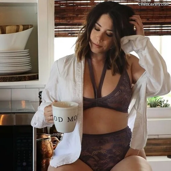 Jillian Rose Reed photo 9 of 240