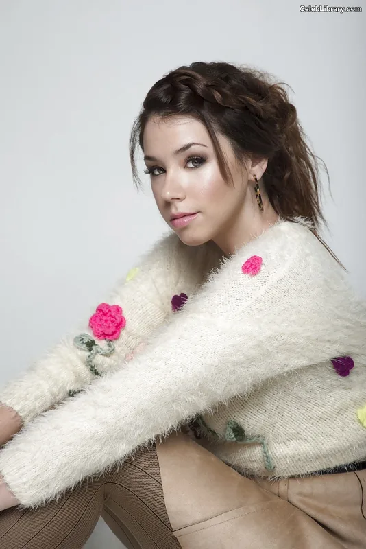 Jillian Rose Reed photo 13 of 240
