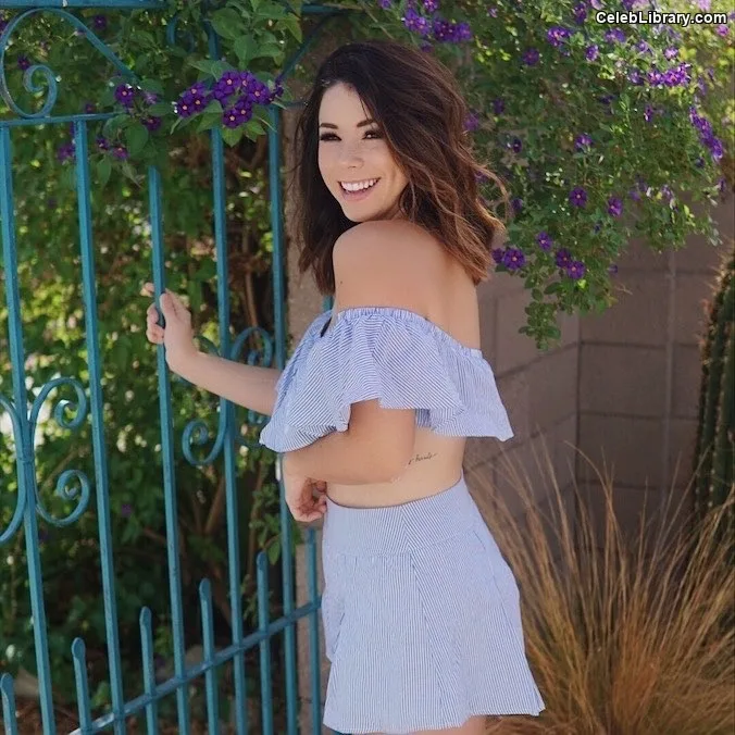 Jillian Rose Reed photo 8 of 240