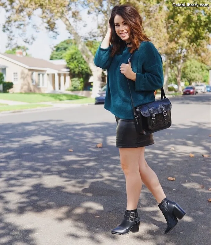Jillian Rose Reed photo 9 of 240