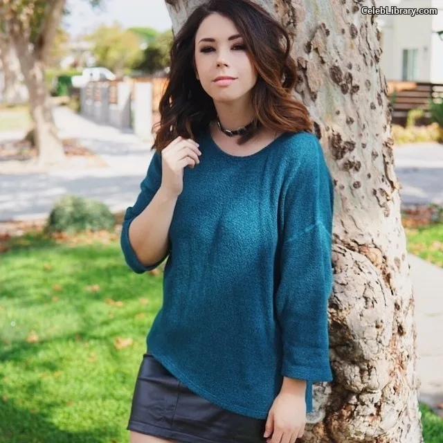 Jillian Rose Reed photo 10 of 240