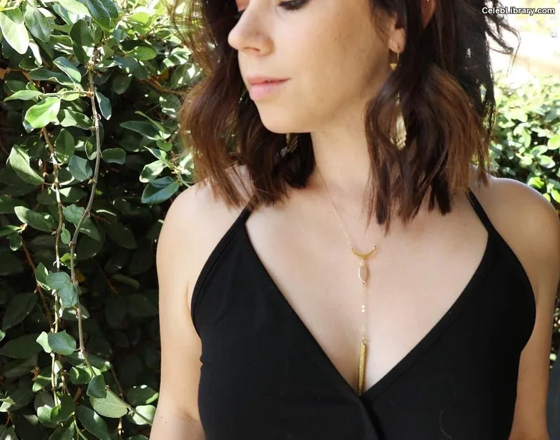 Jillian Rose Reed photo 11 of 240