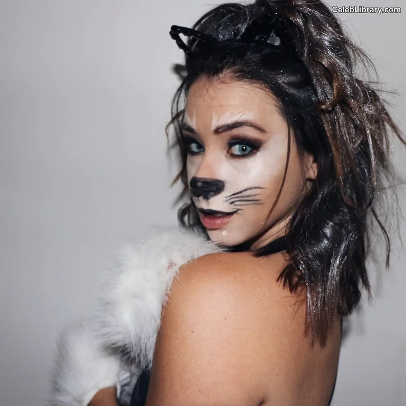 Jillian Rose Reed photo 16 of 240