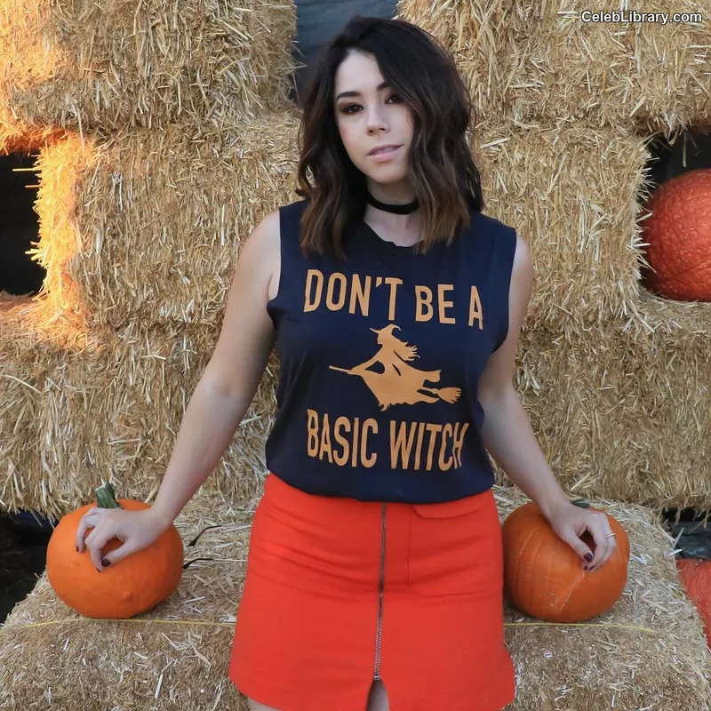 Jillian Rose Reed photo 17 of 240