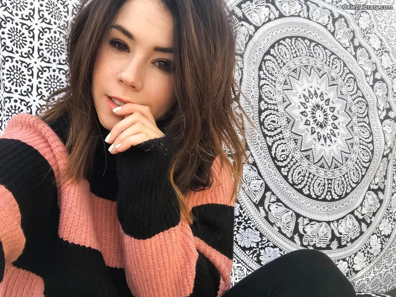 Jillian Rose Reed photo 19 of 240