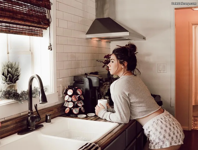 Jillian Rose Reed photo 24 of 240