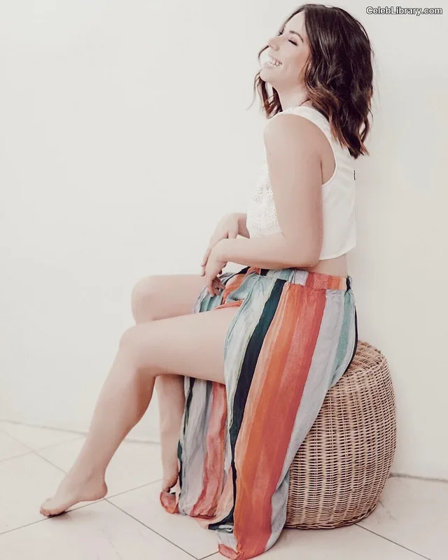 Jillian Rose Reed photo 5 of 240