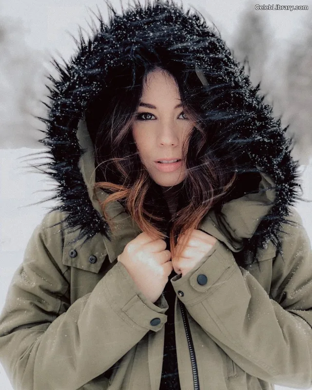 Jillian Rose Reed photo 7 of 240
