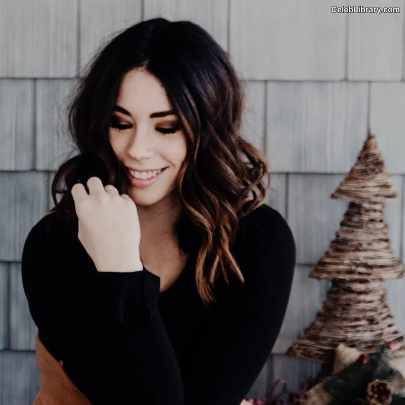 Jillian Rose Reed photo 16 of 240