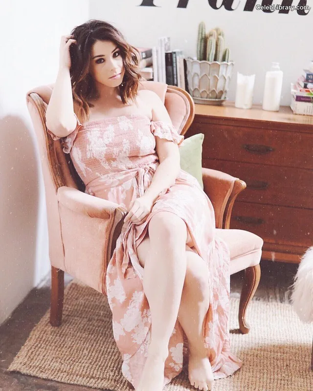 Jillian Rose Reed photo 21 of 240