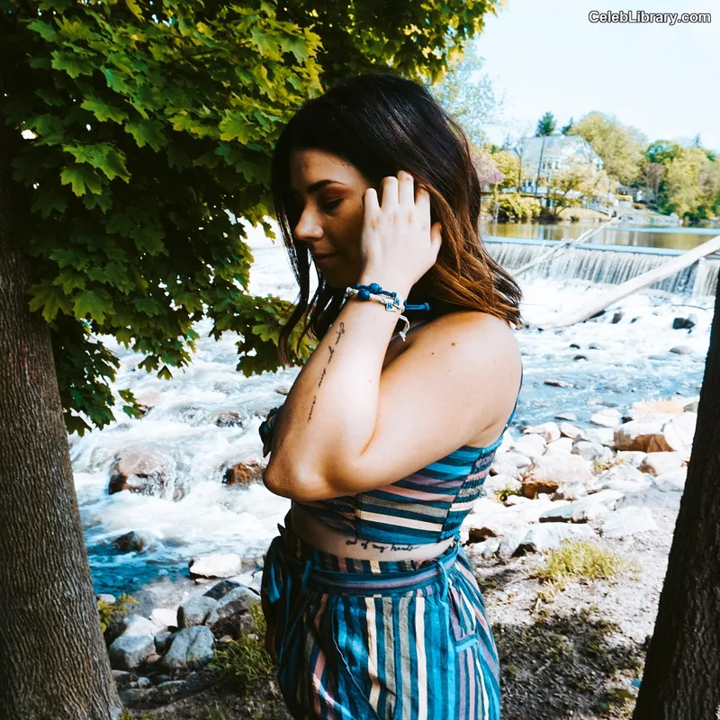 Jillian Rose Reed photo 4 of 240