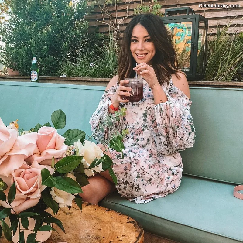 Jillian Rose Reed photo 3 of 240