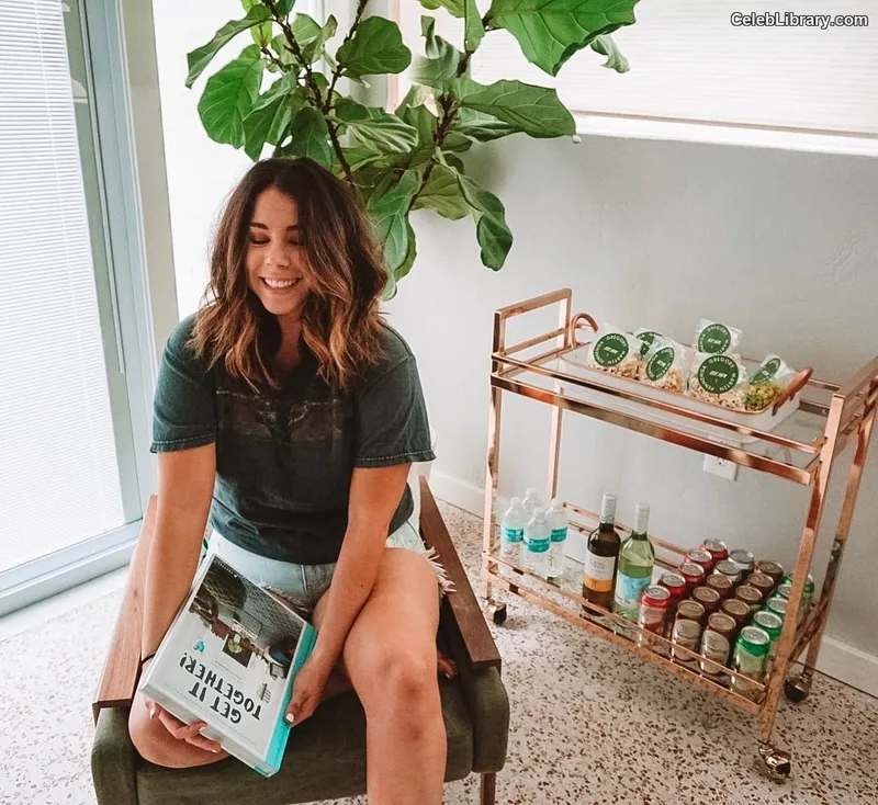 Jillian Rose Reed photo 9 of 240