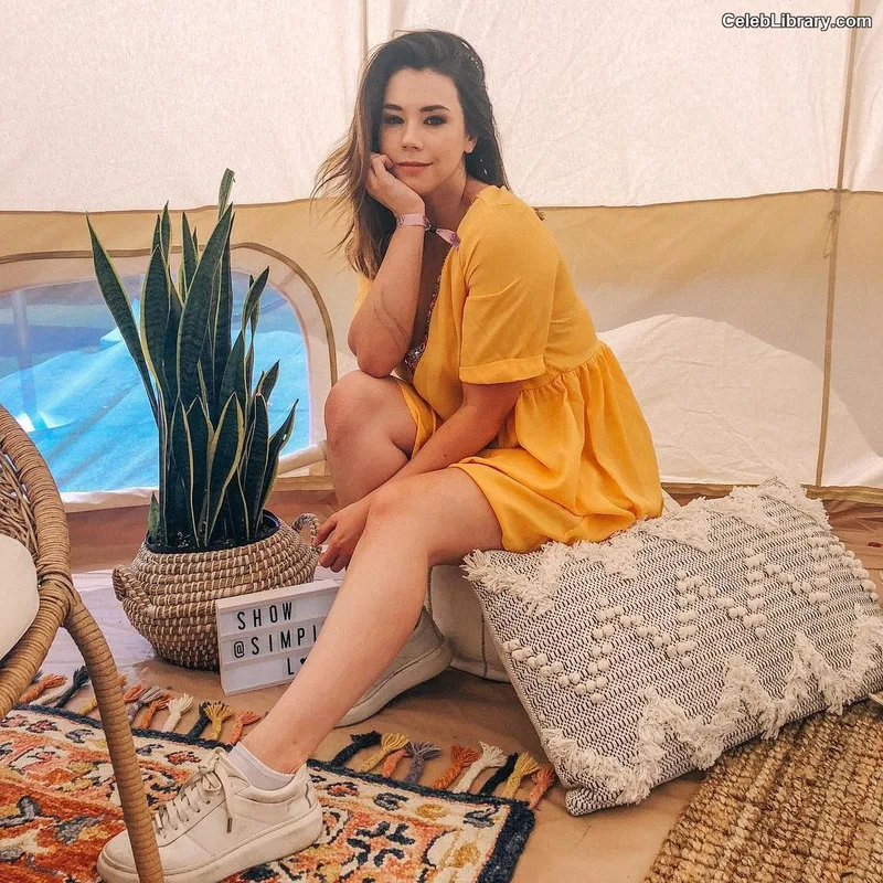 Jillian Rose Reed photo 21 of 240