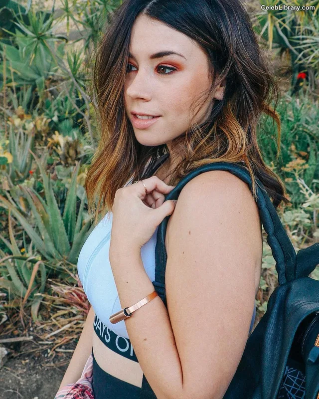 Jillian Rose Reed photo 22 of 240
