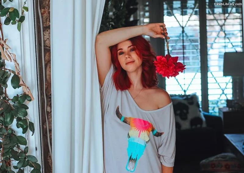 Jillian Rose Reed photo 7 of 240