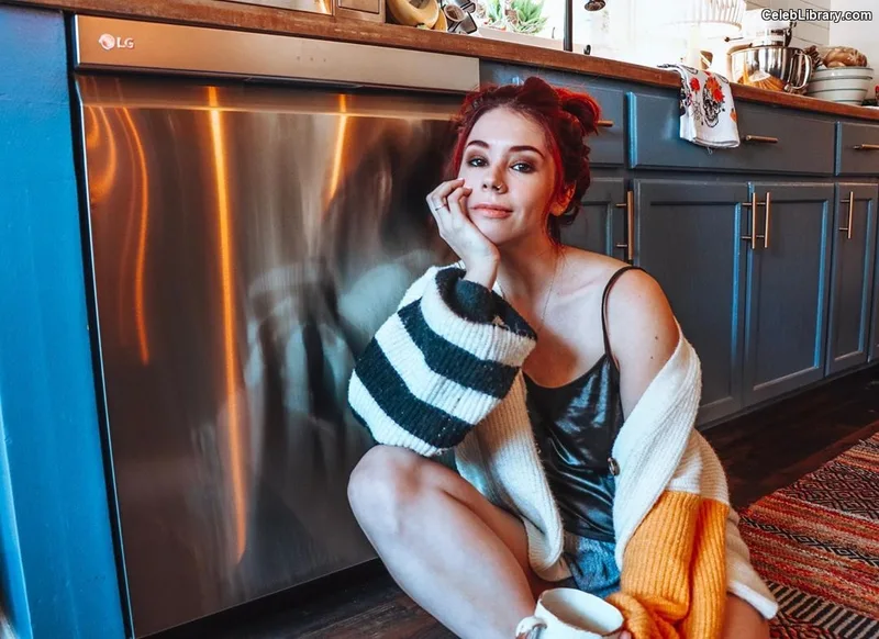 Jillian Rose Reed photo 8 of 240