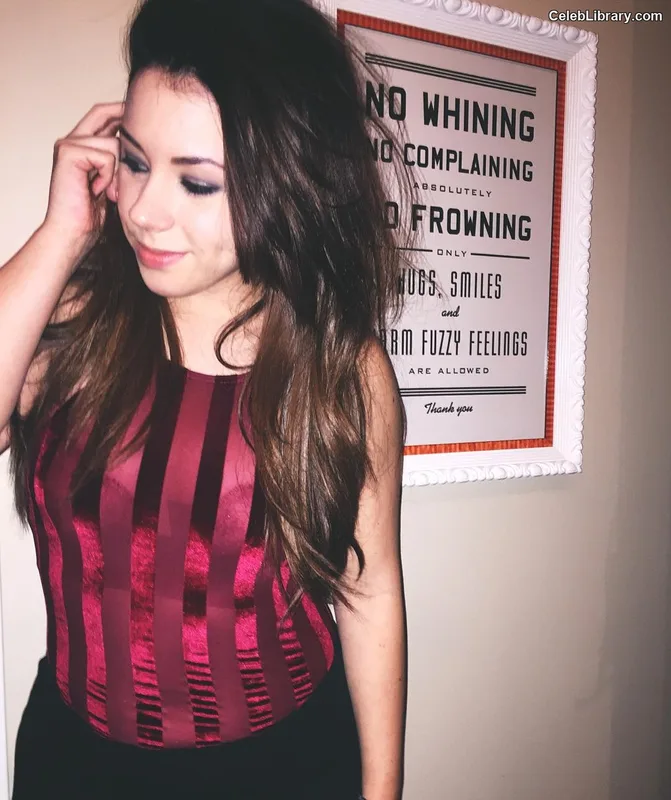 Jillian Rose Reed photo 21 of 240