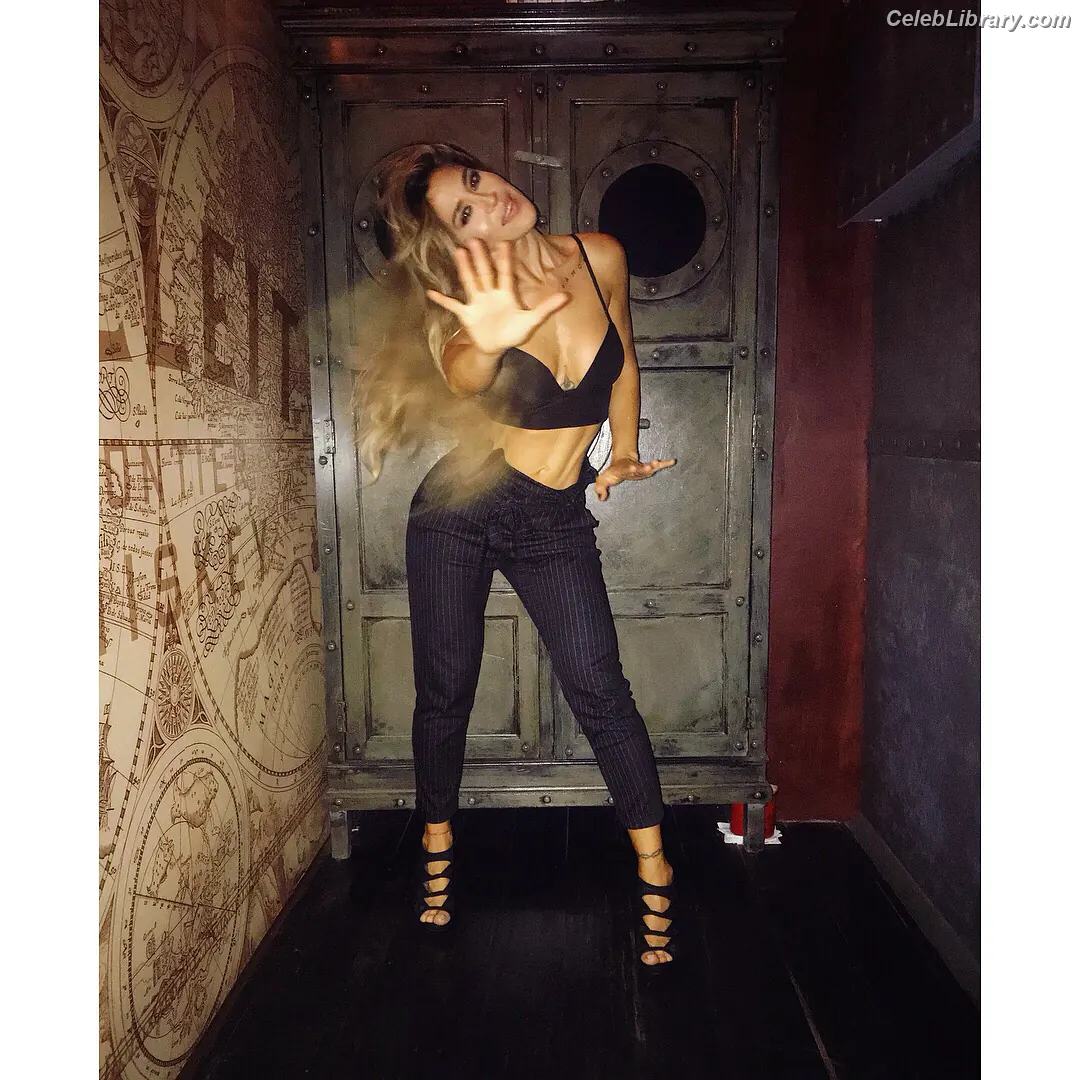 Jimena Baron photo 9 of 1274