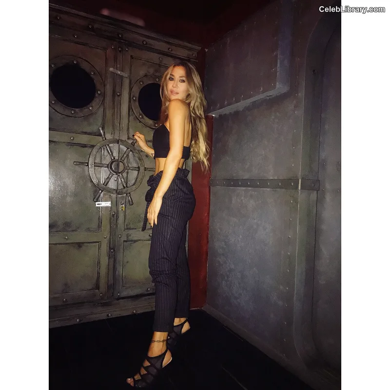 Jimena Baron photo 7 of 1275