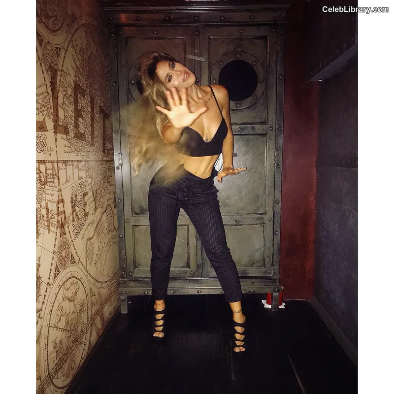 Jimena Baron photo 9 of 1275