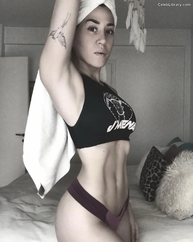 Jimena Baron photo 1 of 1275