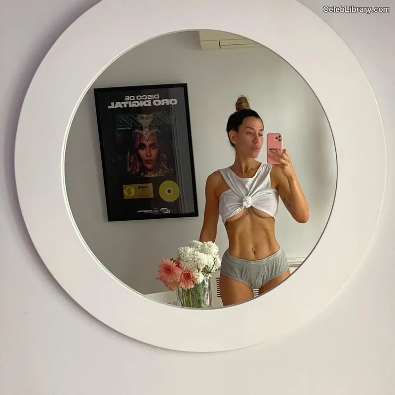 Jimena Baron photo 4 of 1275