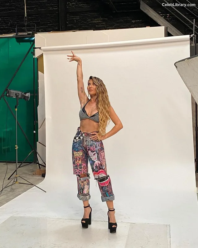 Jimena Baron photo 17 of 1275
