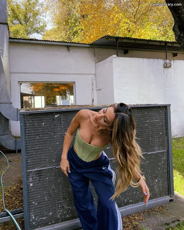 Jimena Baron photo 11 of 1275