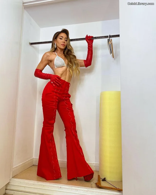 Jimena Baron photo 12 of 1275