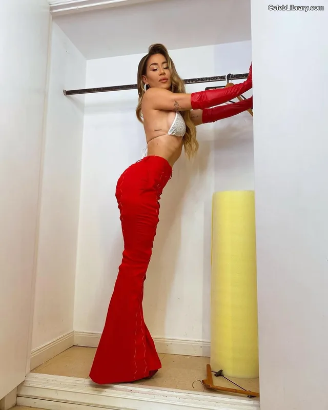 Jimena Baron photo 14 of 1275