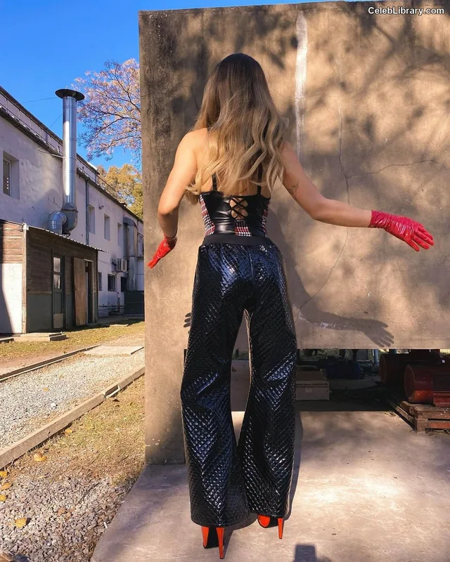 Jimena Baron photo 7 of 1275
